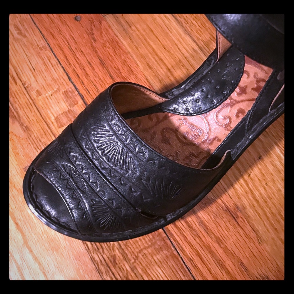 Born Tooled Leather Sandals - Sz 8